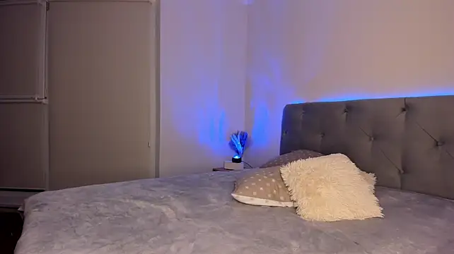BellaStarr_ - make my legs shakes for you <3