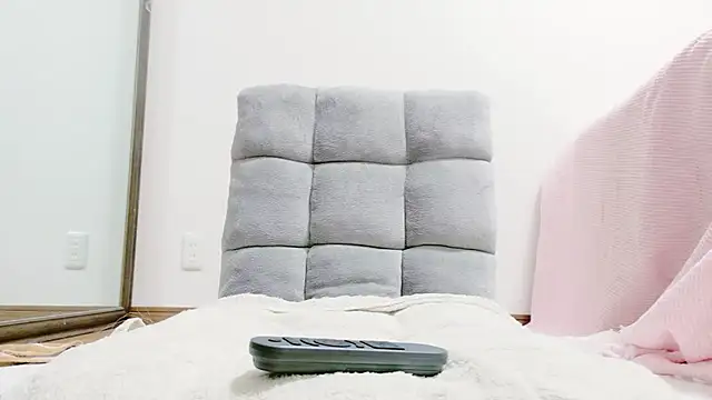 Ichigonoiichan - 我慢まだ余裕🫵ローアングルでおぱんちゅグイッッ💖ラブンス食い込み事件💖