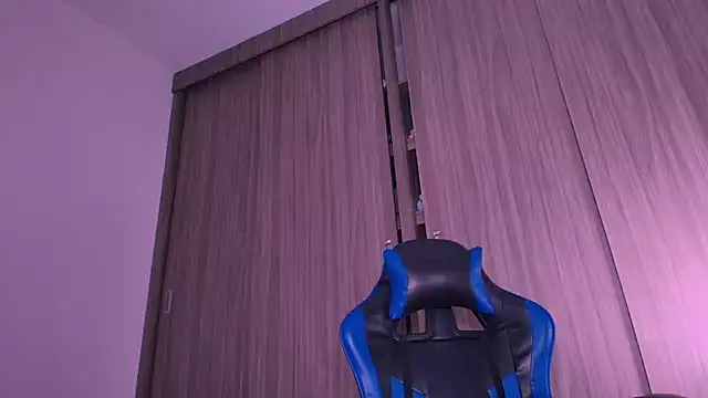 Dreamsussi - dildo in pussy