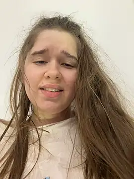 HornyGirlH - SHOW TITS