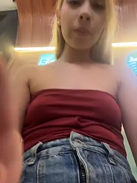 Isabella-gaviria - THREE FINGERS UNDER THE TABLE + CREAM 🥵