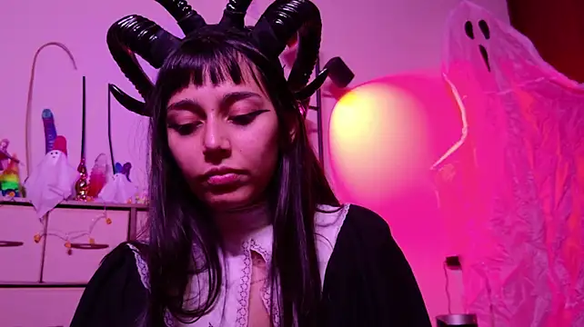 Amber_yull - Moster dildo+2domi+2hush+bikini off🎃