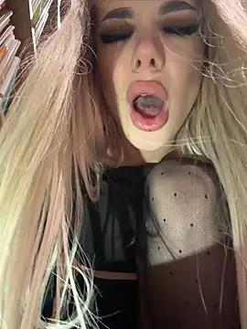 AlyssaFoxx_ - Finger in Wet Pussy 💦