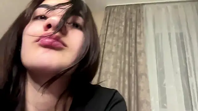 Ledi_Asthik - peek under my dress