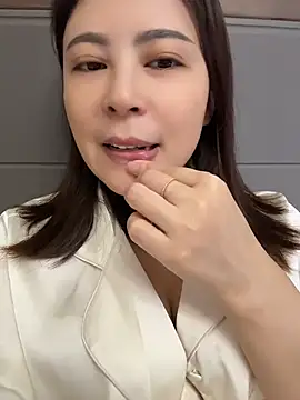 YaoYao8888 - 脱掉内衣直播2分钟