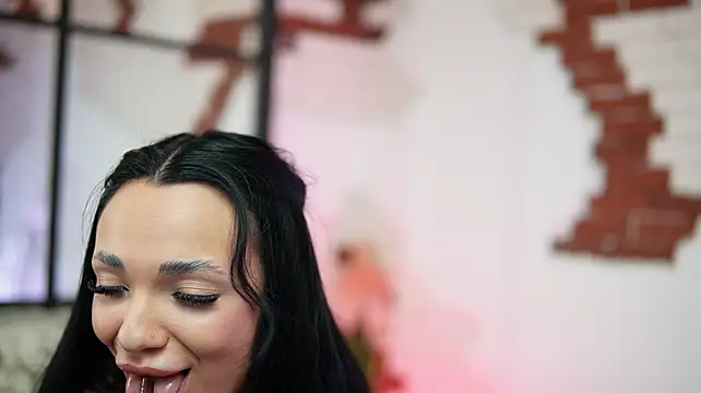 MaraJolie - Put oil all over my body 😈😋