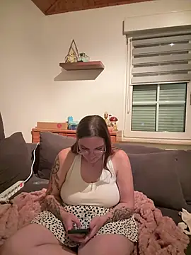 BadGirl-Energy - 👅 Show Feet close to Cam