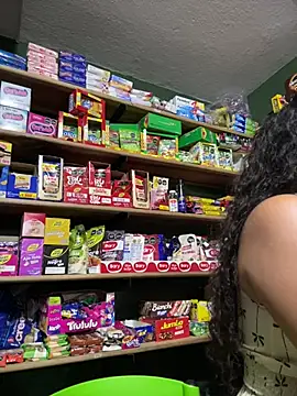 Lannabellx - Play with my pussy in the market 🤫