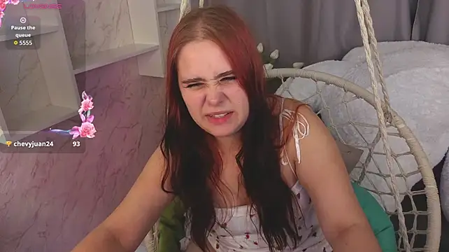 Alis_Platt - show tongue