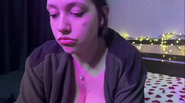 FierceTruffle - play with nipples under top