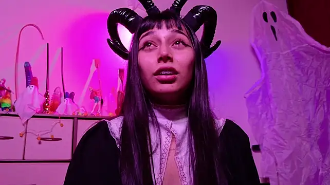 Amber_yull - Moster dildo+2domi+2hush+bikini off🎃