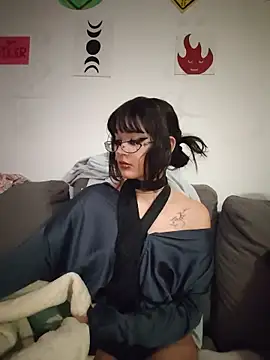Vampyrinha666 - 10 min without panties