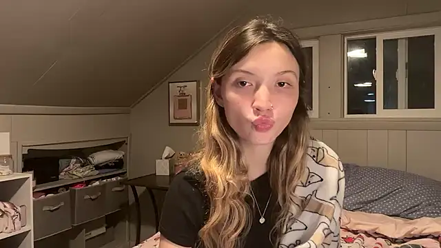 Kaialuvv - Strip to lingerie