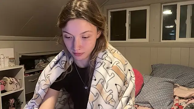 Kaialuvv - Strip to lingerie