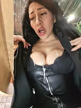 IsabellitaVIP - Suck your big tits in public