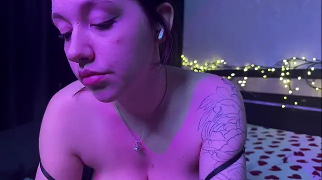 FierceTruffle - play with nipples under top