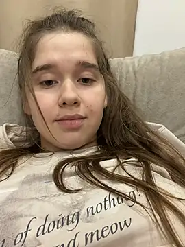 HornyGirlH - SHOW TITS