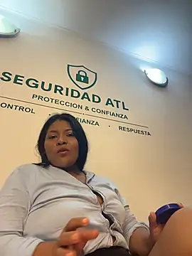 Emilly__Bown_ - remove shirt in reception