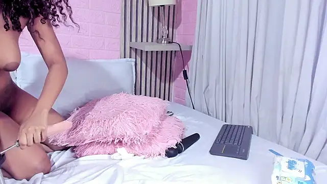 Tyra_pettite - SQUIRT AND CUM