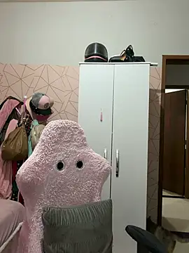 Irresistible37 - Dedo cu banheiro/play clit bathroom