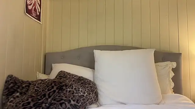 Sofia_rhodes - wet look reveal