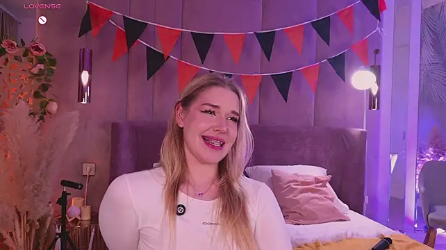 Smiley_Mia - pull shorts down