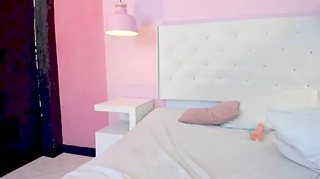 ScarlettBlaair - Toy on tits