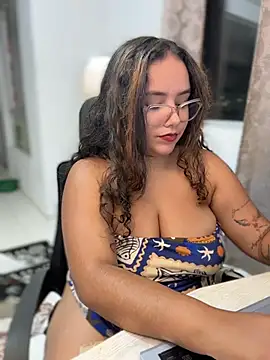 CurlyGirl_1 - Cowgirl?