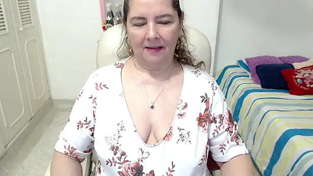 Leonela_69 - mommy is horny come play with me
