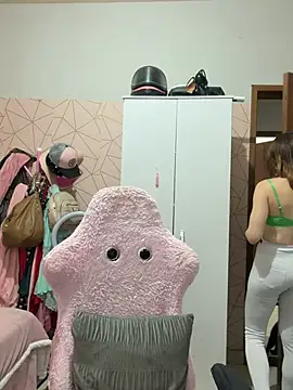 Irresistible37 - Dedo cu banheiro/play clit bathroom