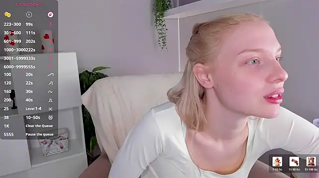 Alice_Taylori - Touch my boobs under clothes