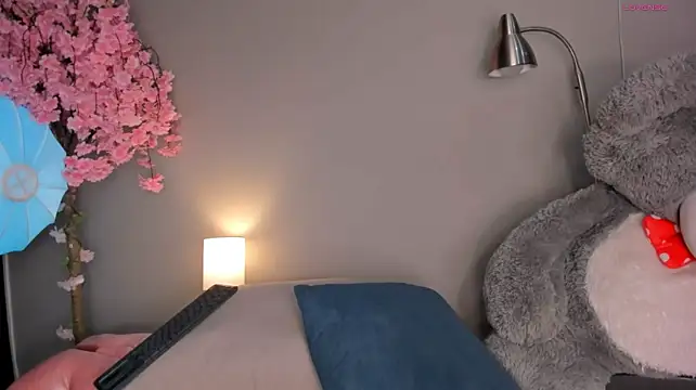 Kitty_miaa - oil my ass + shake it close up