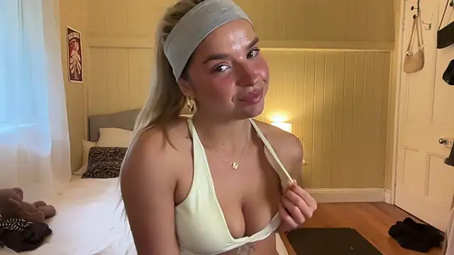 Sofia_rhodes - wet look reveal