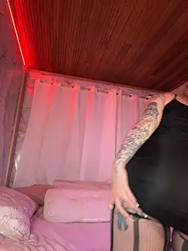 Lally_Valencia__ - Shake my ass over your face 🍑