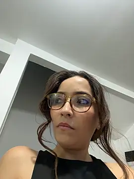 Penelope-Hot - hard nipple show