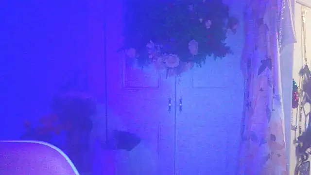 Nastydianastrips - SQUIRT ON YOUR VIBRATOR FOR US RIGHT NOW