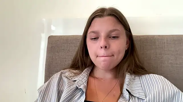 AmieLendor - Video fuck my ass dildo and squirt in pm