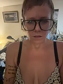 Goodgirlbabydoll - Fuck show with suction cup dildo!