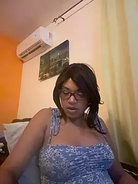 Thekelliecapri - Squirt in new cam room 💦