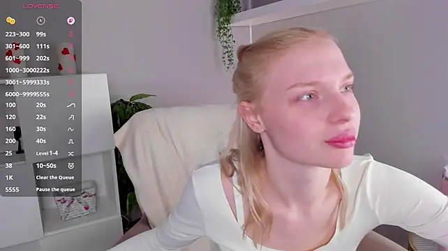 Alice_Taylori - Touch my boobs under clothes