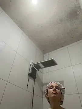 Irresistible37 - Dedo cu banheiro/play clit bathroom