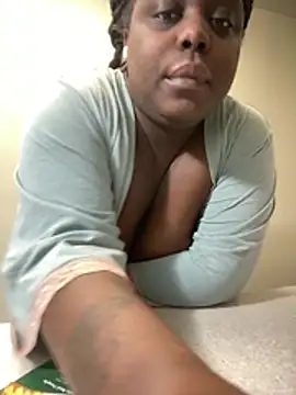 Fantasygyal - OIL UP TITTIES :)