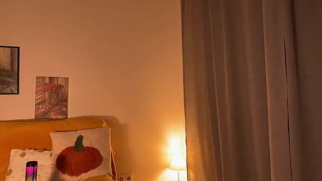 Mia_Luxes - Rub my pussy over shirts