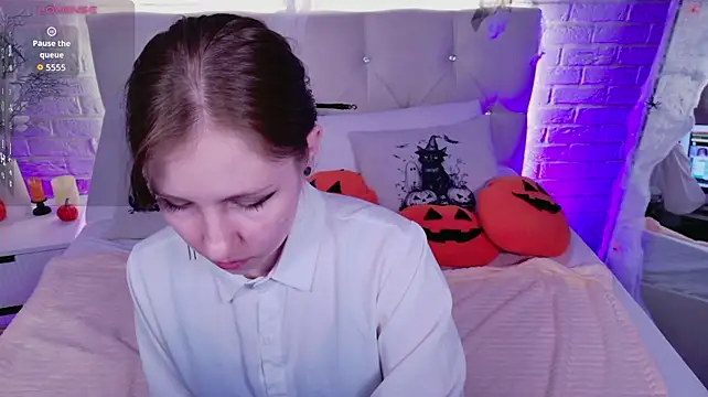 Alice_Calm - Show my bra