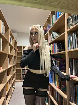 AlyssaFoxx_ - TOPLESS IN PUBLIC🥵💦
