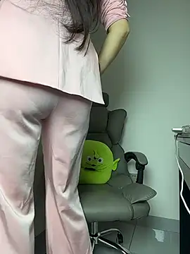 TopAlice566 - 裸露美胸1分钟
