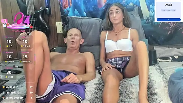 ShannNikkii420 - her titts out for 10 min