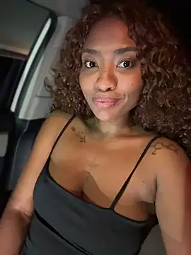 Angel_preta - Siririca no carro