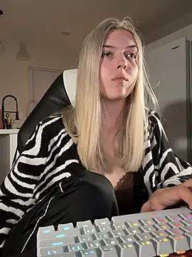 Rainsworld420 - Tittie time! 🤪