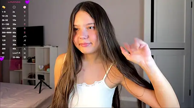 LunaHuurt - naked boobs (10 min)